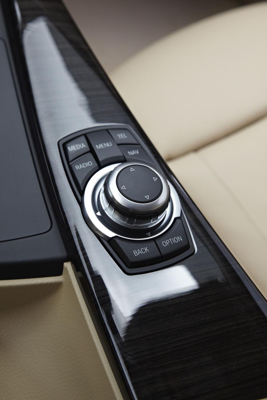  BMW 328i Touring Luxury 2012 года  (фото 23 из 200)